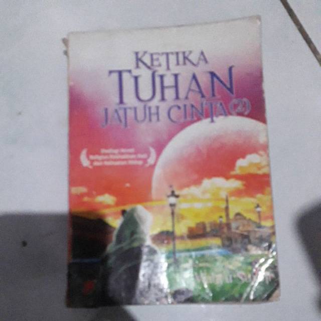 Novel ketika tuhan jatuh cinta