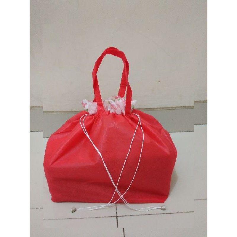 

TAS KAIN / SPONBONd / GOODIE BAG BESEK / KOTAK NASI SERUT 20 X 20 BOX KANTONG