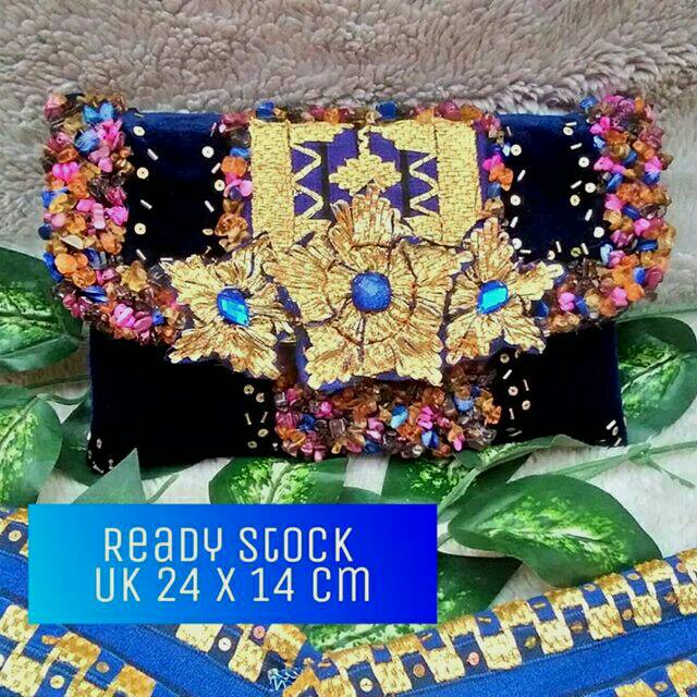 Clutch Beludru  Navy Tapis Batu Payet