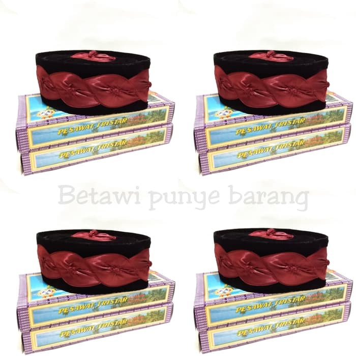 Peci kembang kol hitam motif kembang merah