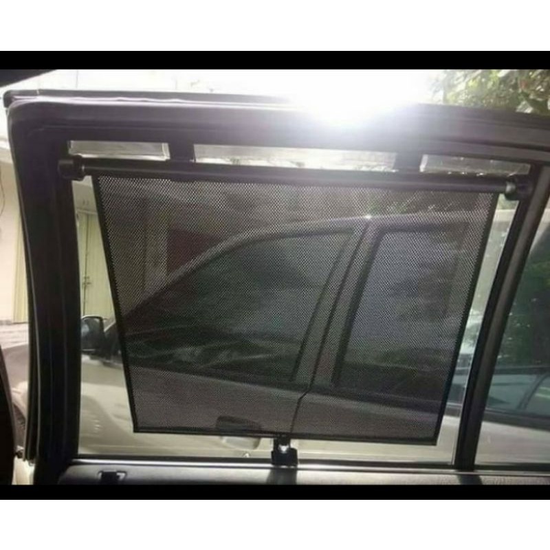 Krey kaca samping mobil