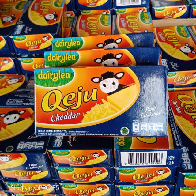 SNACK QEJU DAIRYLEA KEJU CHEDDAR 175GR, KEJU KRAFT CHEDDAR 175GR