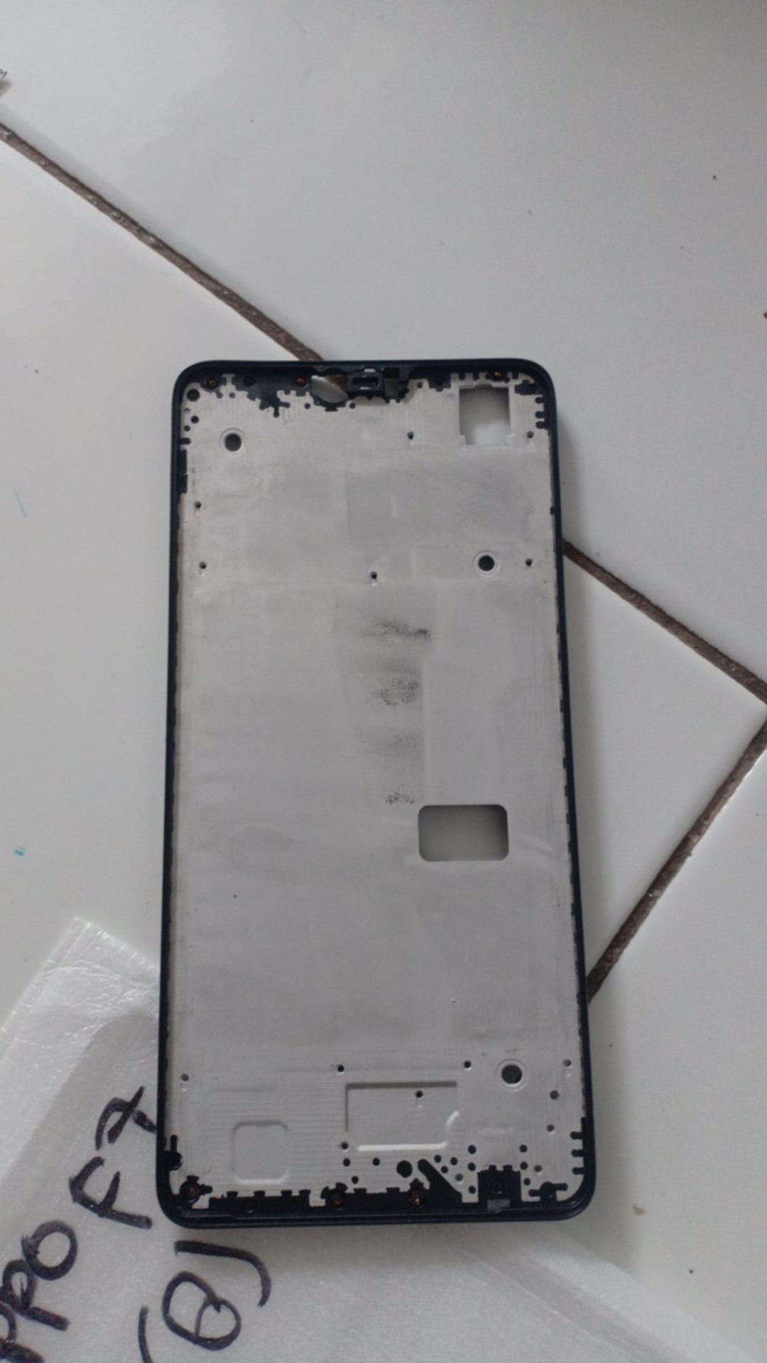 Frame Oppo F7 / Bezel Middle / Tatakan Lcd