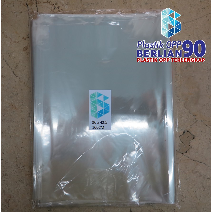 

Plastik OPP 30 X 42,5 CM 20 MIC 100LBR Lem Atau Seal / Plastik kemasan bungkus baju jaket celana garment termurah