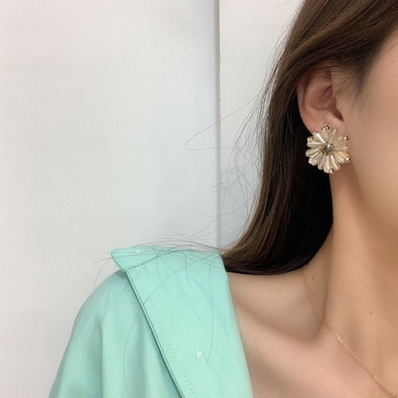 Anting 925 silver needle Desain Bunga Kristal champagne Abu-Abu anti Alergi Untuk Anak Perempuan