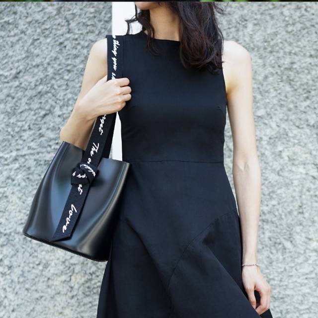 Kwani asymnetric knot bucket