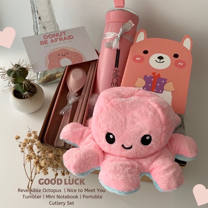 

Good Luck Gift / Birthday Hampers / Graduation Gift Box / Kado Ulang Tahun Teman / Hadiah Pacar Cewek / Hampers Murah / Kado Teman / Souvenir Anak-anak / Wisuda Hampers