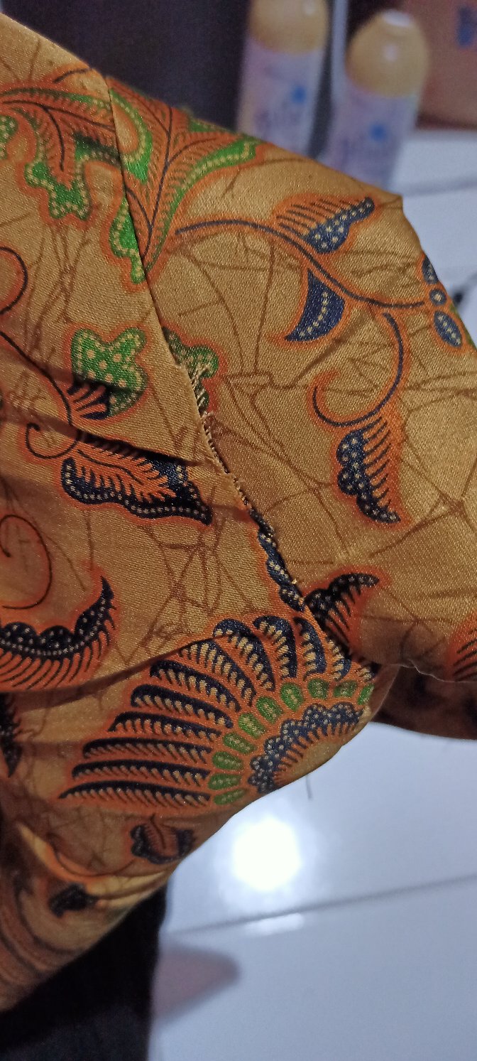 Kemeja Batik Semi Sutra Berfuring Lengan Pendek Elegan Size Jumbo M L Xl Xxl Halus Nyaman Dan Adem 1