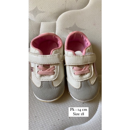 Preloved Sepatu sneaker baby