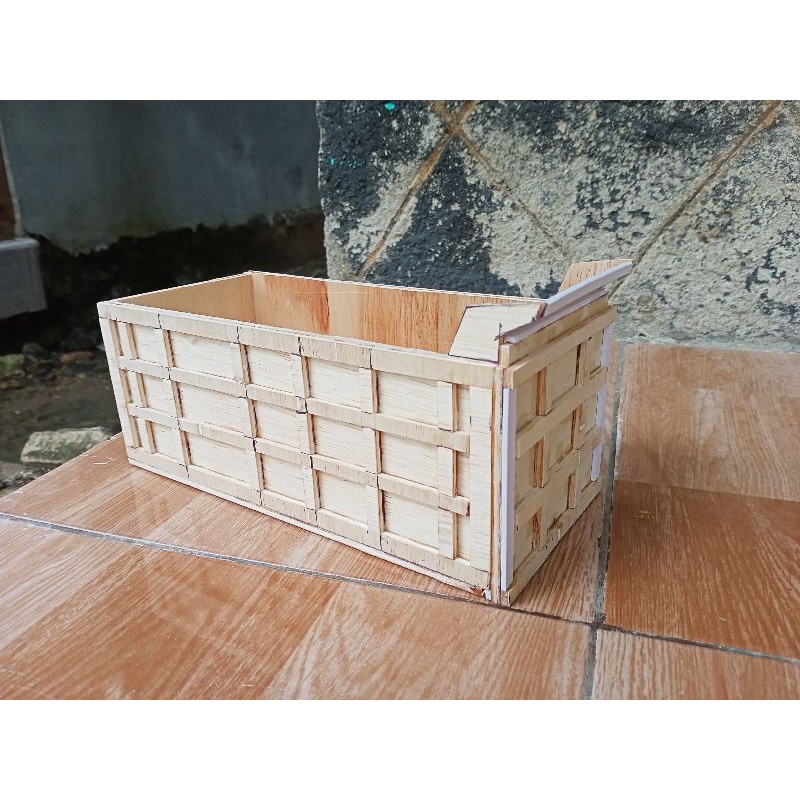 mentahan miniatur bak damp truk plastik,bisa juga untuk truk skala 20