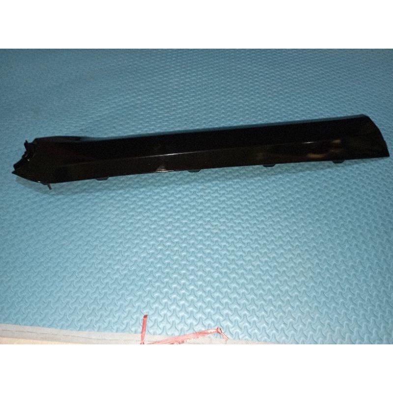 COVER UNDER R SIDE COVER KANAN SCOOPY  F1 RING 12 SCOOPY DONAT ORIGINAL K93