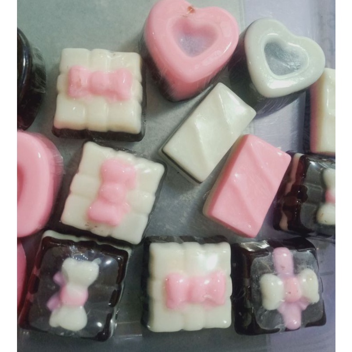 

Coklat praline tanpa isi (+/- 30pcs)