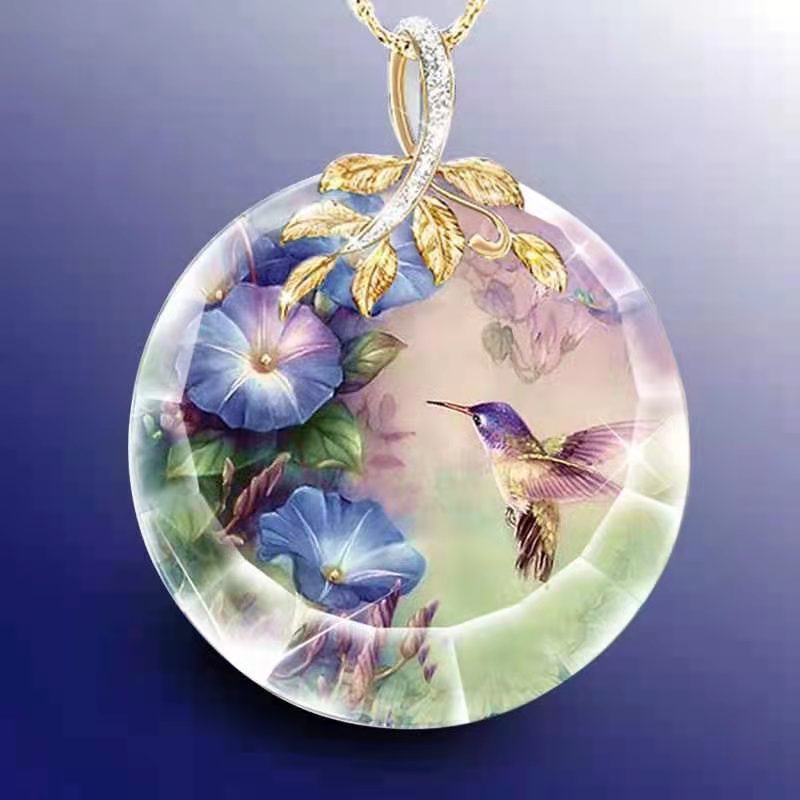 Kalung Liontin Kristal Biru Bentuk Bulat Motif Burung Kolibri Dan Bunga Bahan Alloy Emas Untuk Wanita