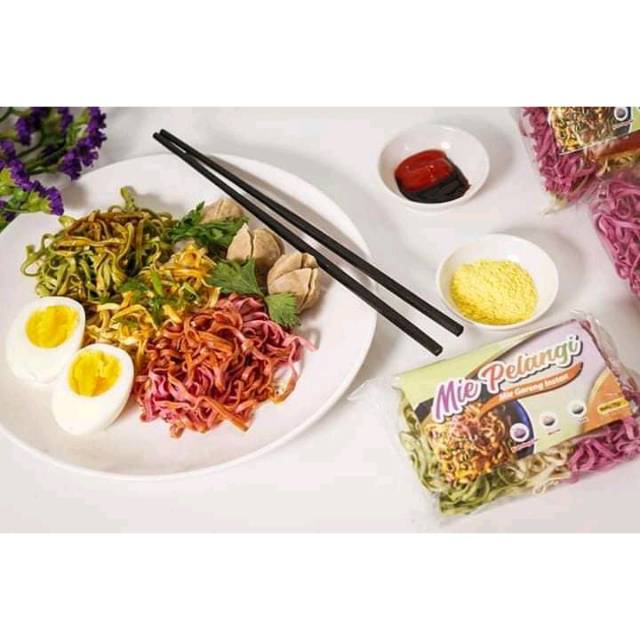 

MIE PELANGI (MIE GORENG INSTAN)