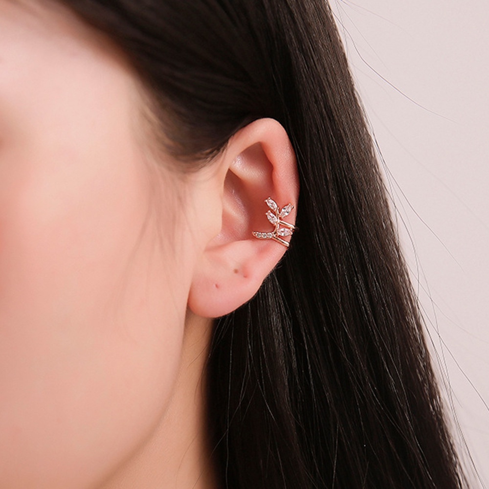 1pc Anting Klip Tanpa Tindik Desain Daun Hias Zircon Gaya retro Untuk Wanita