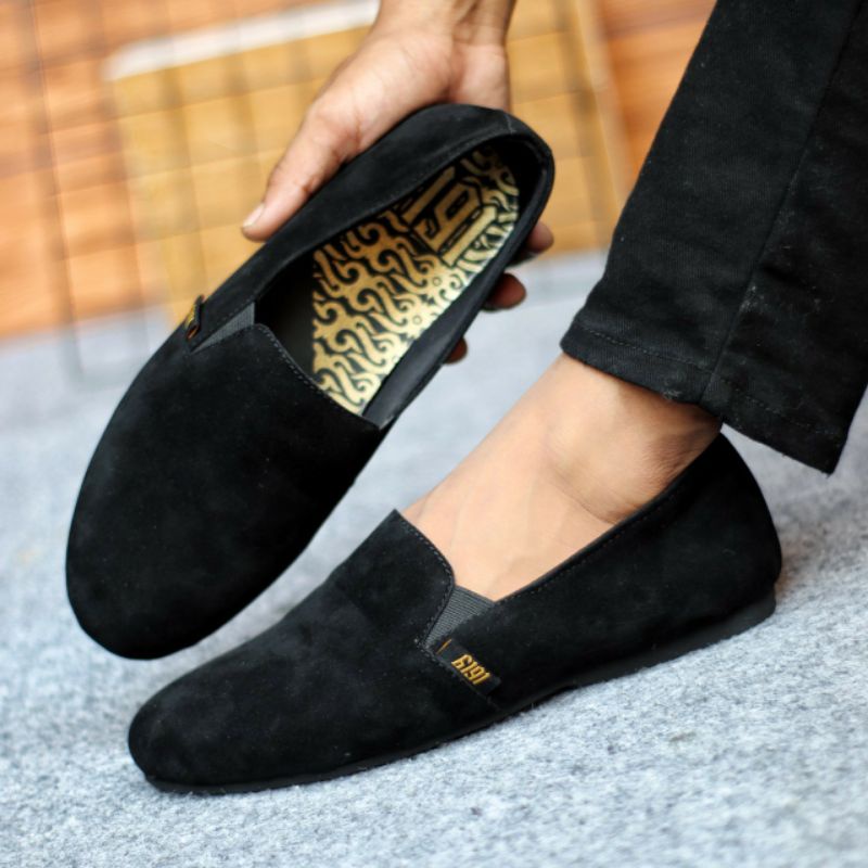 CHORD BLACK Sepatu Pria Casual Slip On Kulit Suede Selop Santai Slop Main Pesta Kondangan Trendy Keren Murah