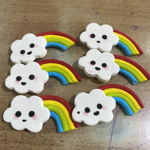 

Hiasan Kue Gumpaste Pelangi dan Awan