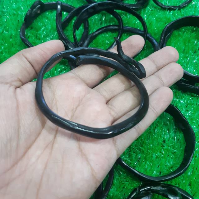 GELANG AKAR BAHAR TUNGGAL HITAM MENGKILAT