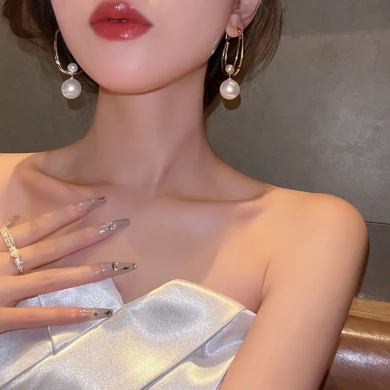 Anting Bentuk Pita Warna Emas Aksen Mutiara Gaya Vintage Korea Untuk Wanita