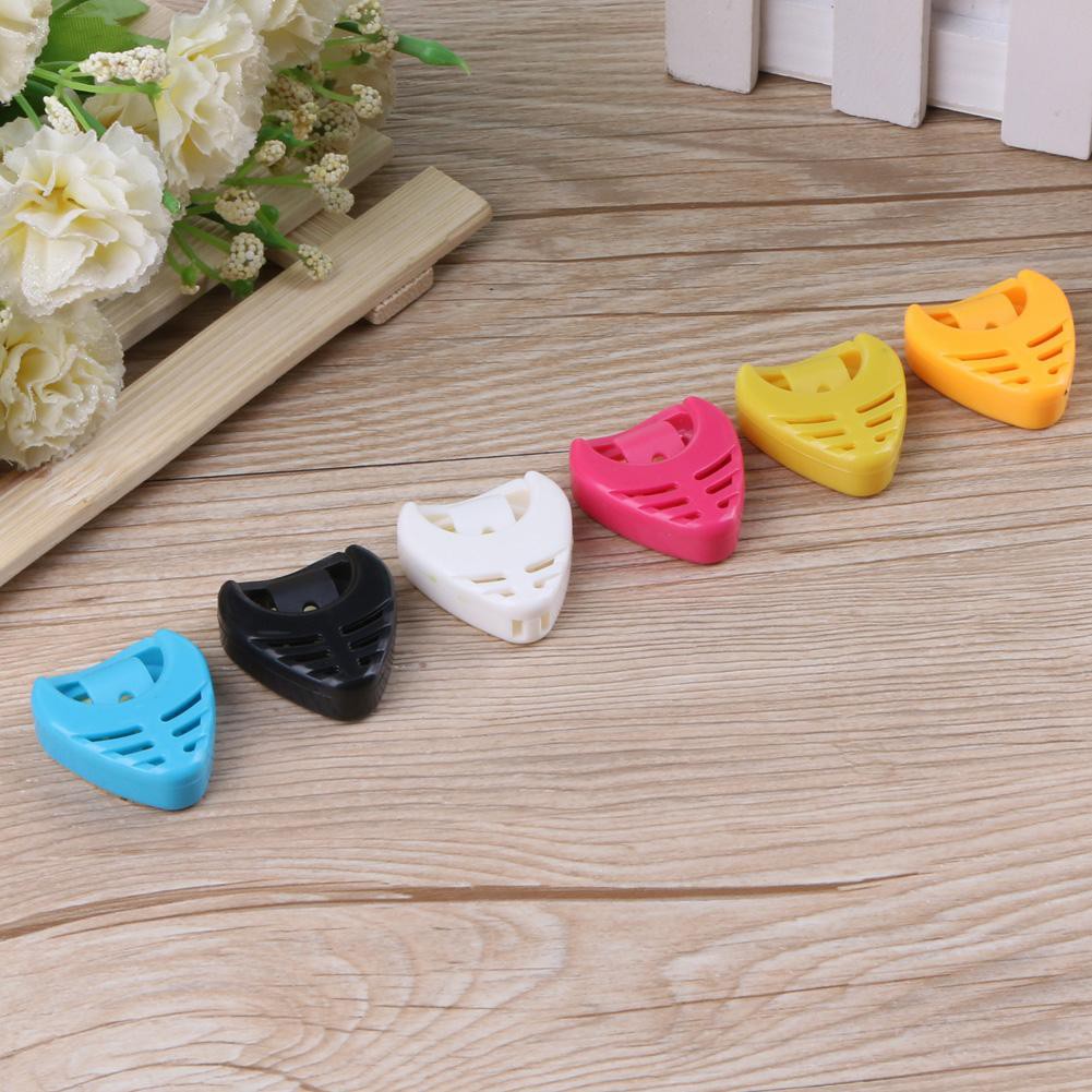 MOJITO Portable Plastic Heart Shape Guitar Pick Plectrum Holder Case