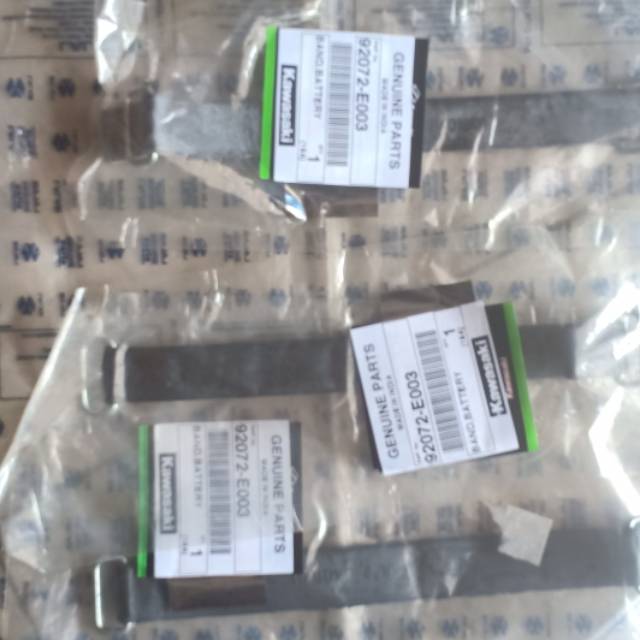 KARET ACCU BAJAJ 200NS KARET AKI NS200 BAND BATERAI  KAWASAKI PULSAR 200NS RUBBER AKI ACCU JL401801 