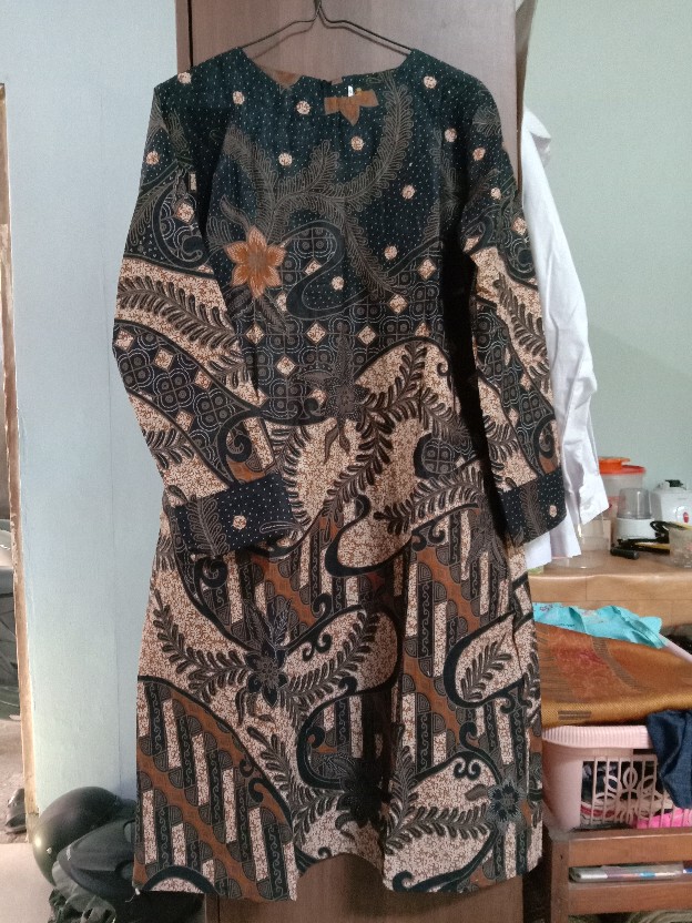 Benang Raja Tunik Batik Wanita Lengan Panjang