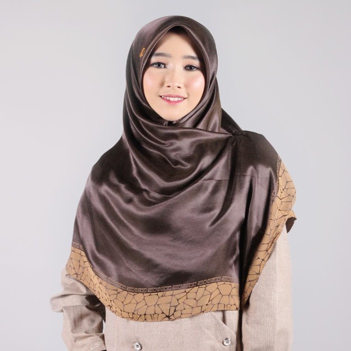 Rabbani - Kerudung Segi Empat Tetra Emira