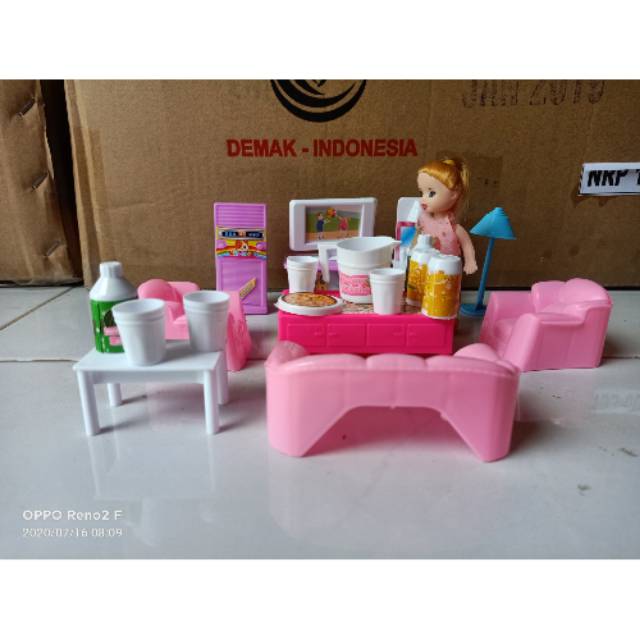 FI 558 furniture + boneka / mainan peralatan rumah ada sofa meja plus tv juga