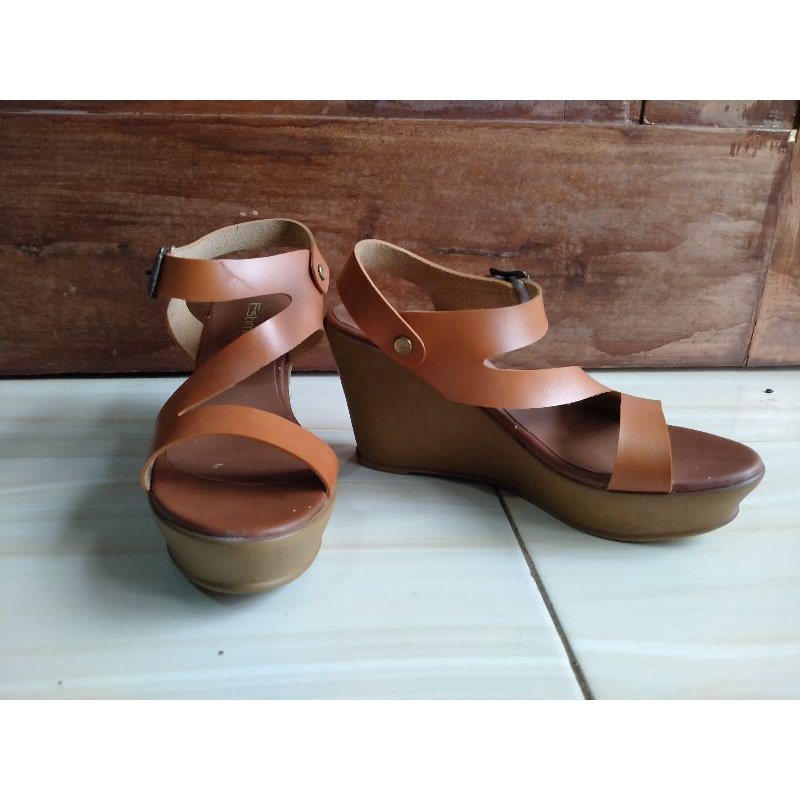 Wedges estimo no barkode ukuran 38