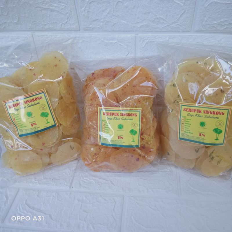 

Kerupuk singkong mentah gurih dan renyah khas SUKABUMI (free packing bublewrap)