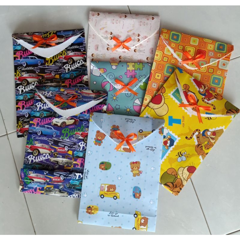 

Paper bag/kertas kado/sampul kado/kertas kado instan