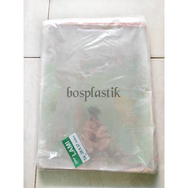 

Plastik OPP Baju Lem / Seal Uk 28x37 (100 lembar)