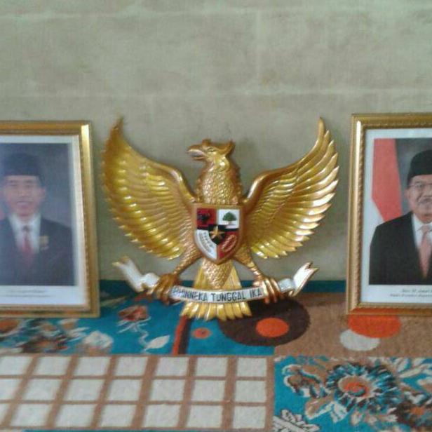 

COD Foto Presiden dan Wakil + Lambng Garuda (satu set) khusus gojek PROMOKode 4597
