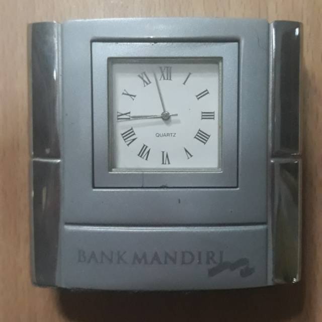 Jam original souvenir dari bank mandiri