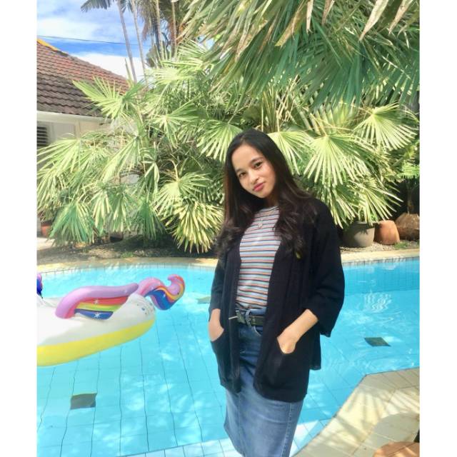 cardigan rajut kantong hitam