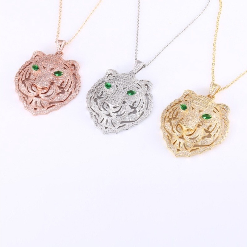 Kalung Rantai Liontin Kepala Harimau Aksen Mata Hijau Gaya Retro Untuk Wanita