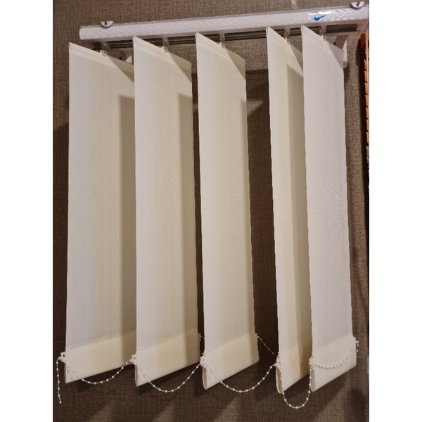 Vertical blind gorden curtain jendela