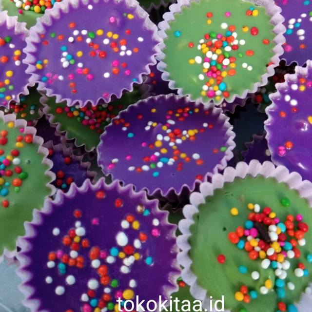 

Kue lebaran coklat warna