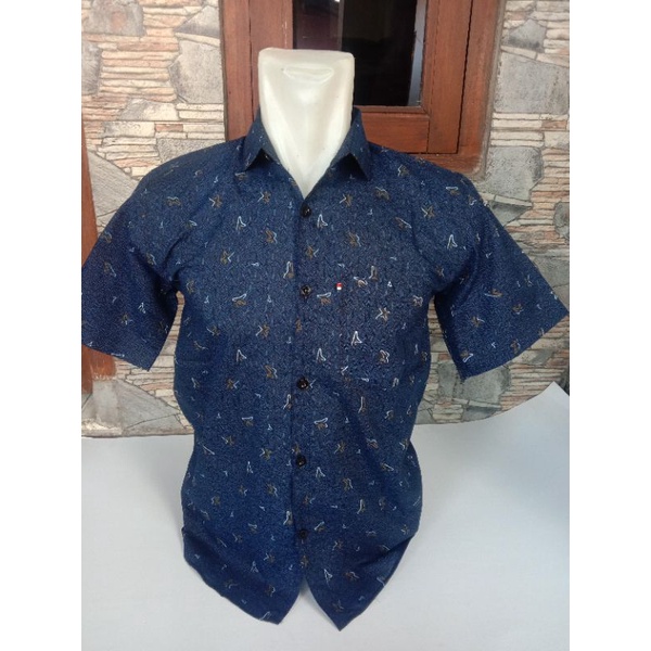 kemeja motif abstrak lengan pendek..kain cotton40s. zise L.XL