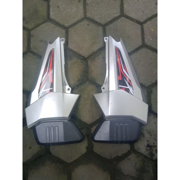Cover body tutup aki Yamaha Byson Karbu original