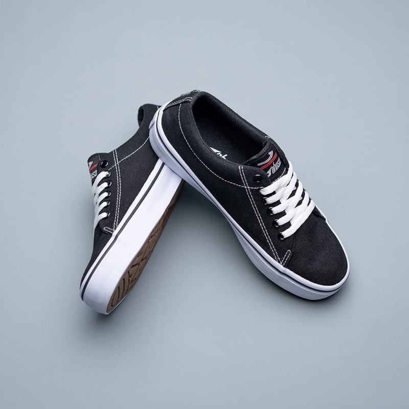 sepatu Johnson Aegis low