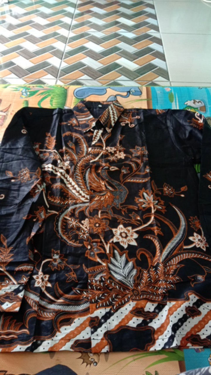 Kemeja Batik Lengan Panjang Hitam Manis