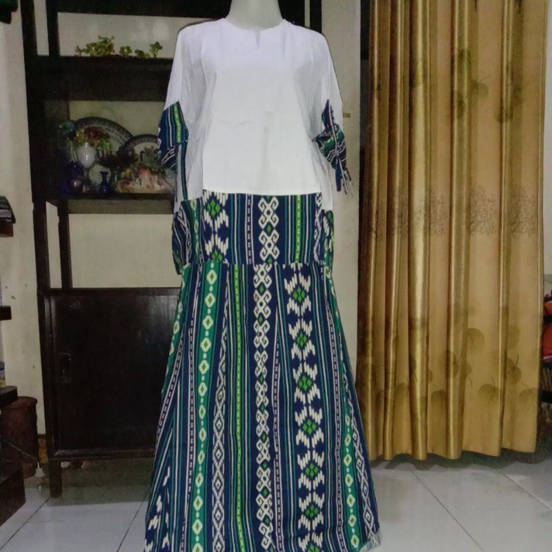 Setelan Atasan Rok Panjang Motif Tenun