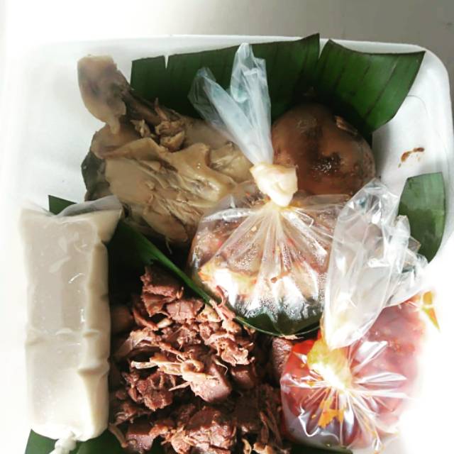 

Gudeg Jogja komplit(ayam, gudeg, Areh,telur, krecek)
