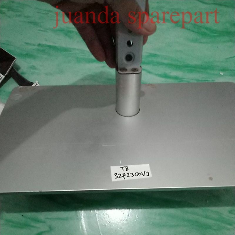 stand tv - kaki tv toshiba 32p2300 .
