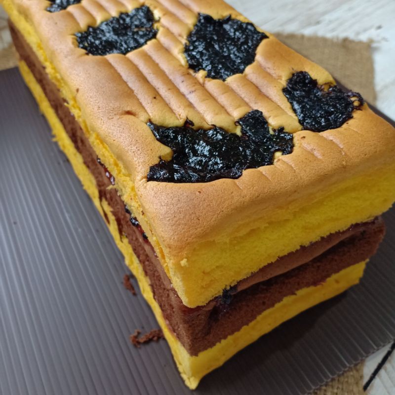 

Lapis Surabaya Prunes ~ ½ loyang, 25x12