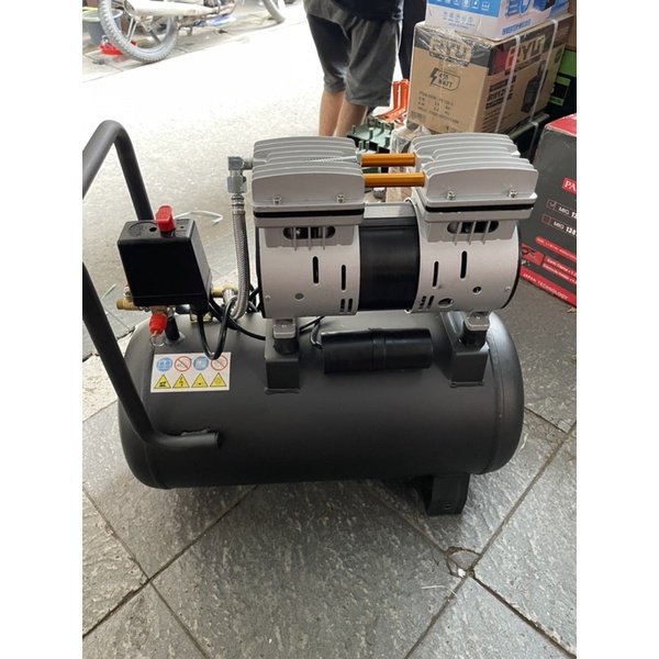 kompresor izumi 1hp oil less/silent 24L OM1024