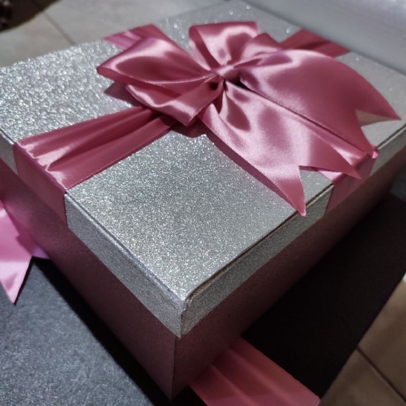 Kotak Hadiah Box Glitter Pink tutup Glitter Abu Muda