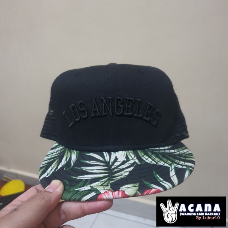 Topi Trucker New Era Bordir Los Angeles Hitam Floral Size Setelan [Second]