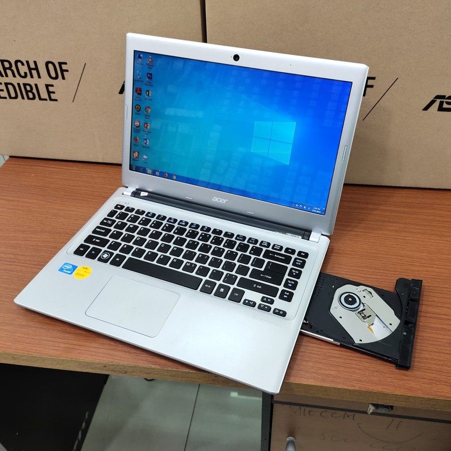 Laptop Leptop Acer V5-471 slim Generasi baru HDD 320GB siap pakai